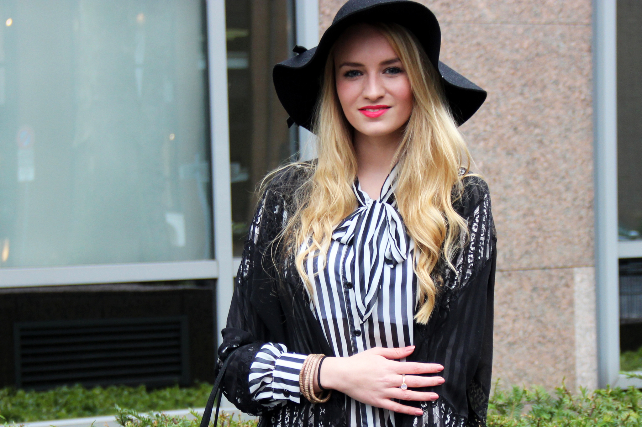 Mrs. Brightside - Outfit: Fedora & Blouse Striped