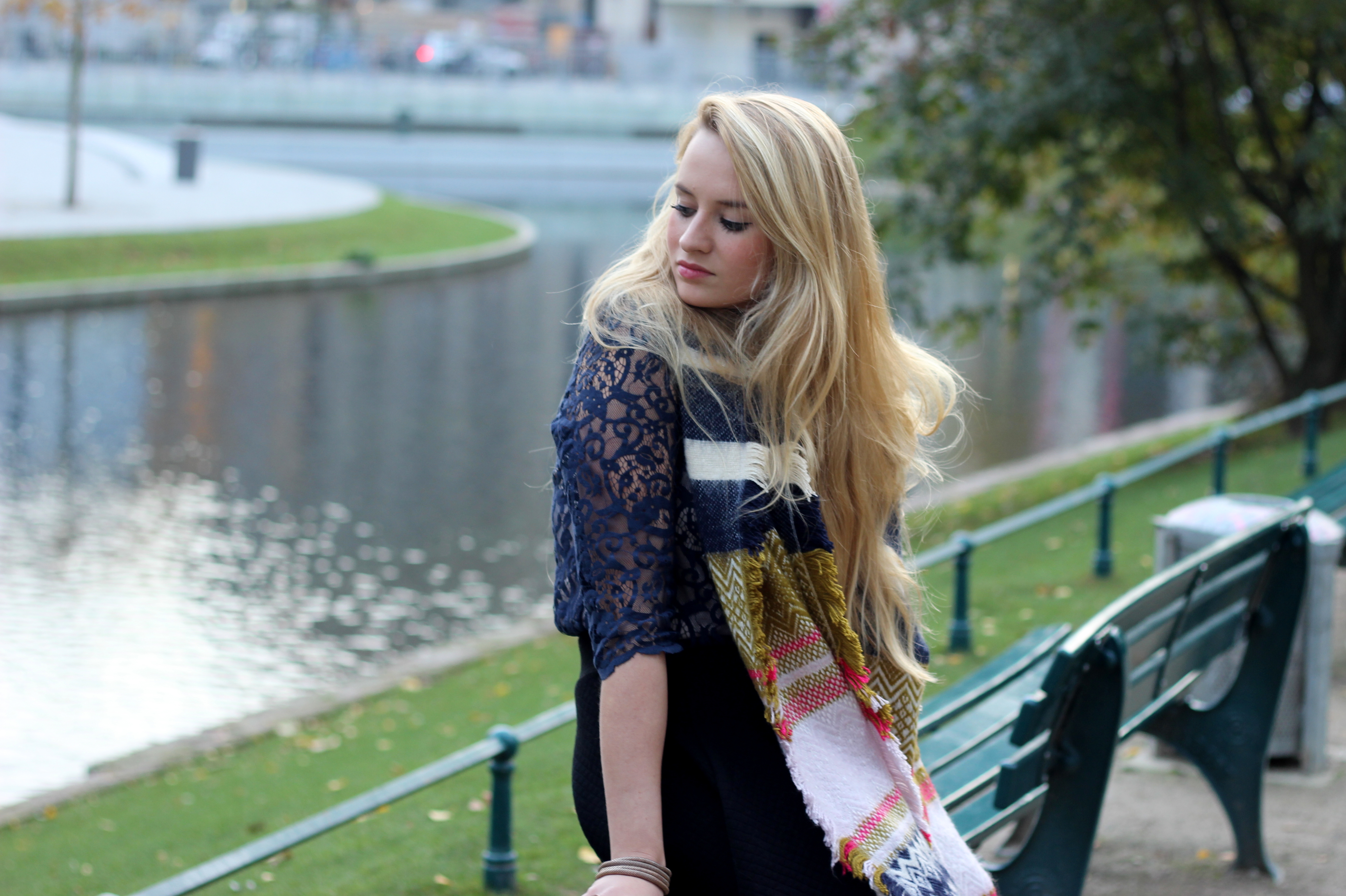 Outfit: Navy Blue Lace Shirt & Favorite Zara Scarf - MRS. BRIGHTSIDE -  Fashion, Travel & Lifestyle Blog aus Düsseldorf